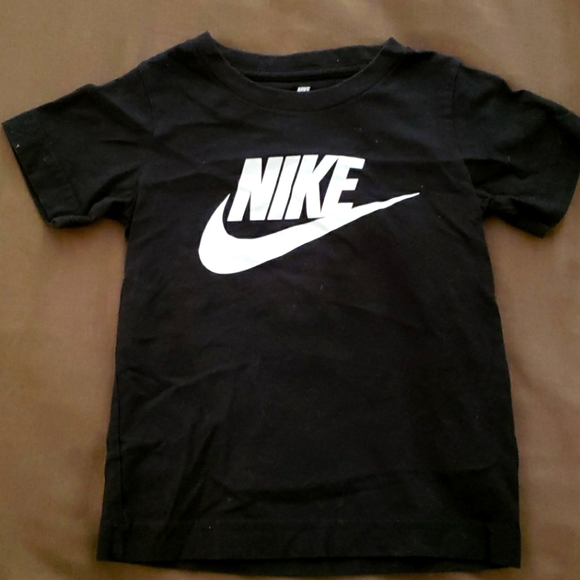 Nike kids shirt 3t - Picture 1 of 2